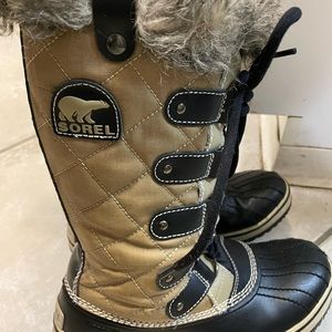 Sorel Women’s Tofino Cate Boot size 7